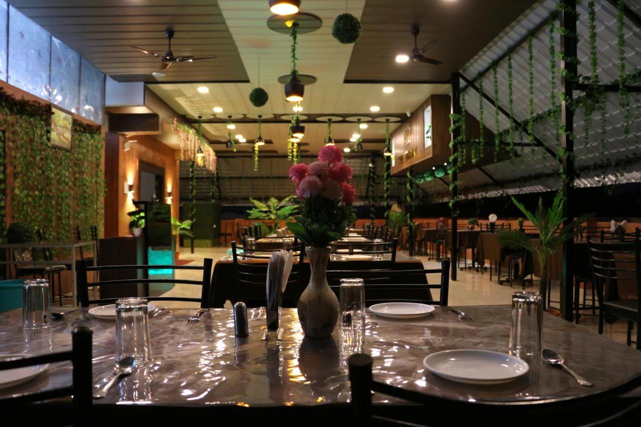 Hotel Shree Palace And Restaurant Ratlām Eksteriør bilde