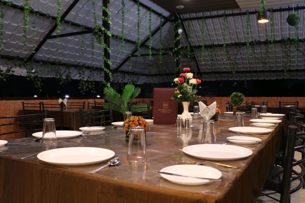 Hotel Shree Palace And Restaurant Ratlām Eksteriør bilde